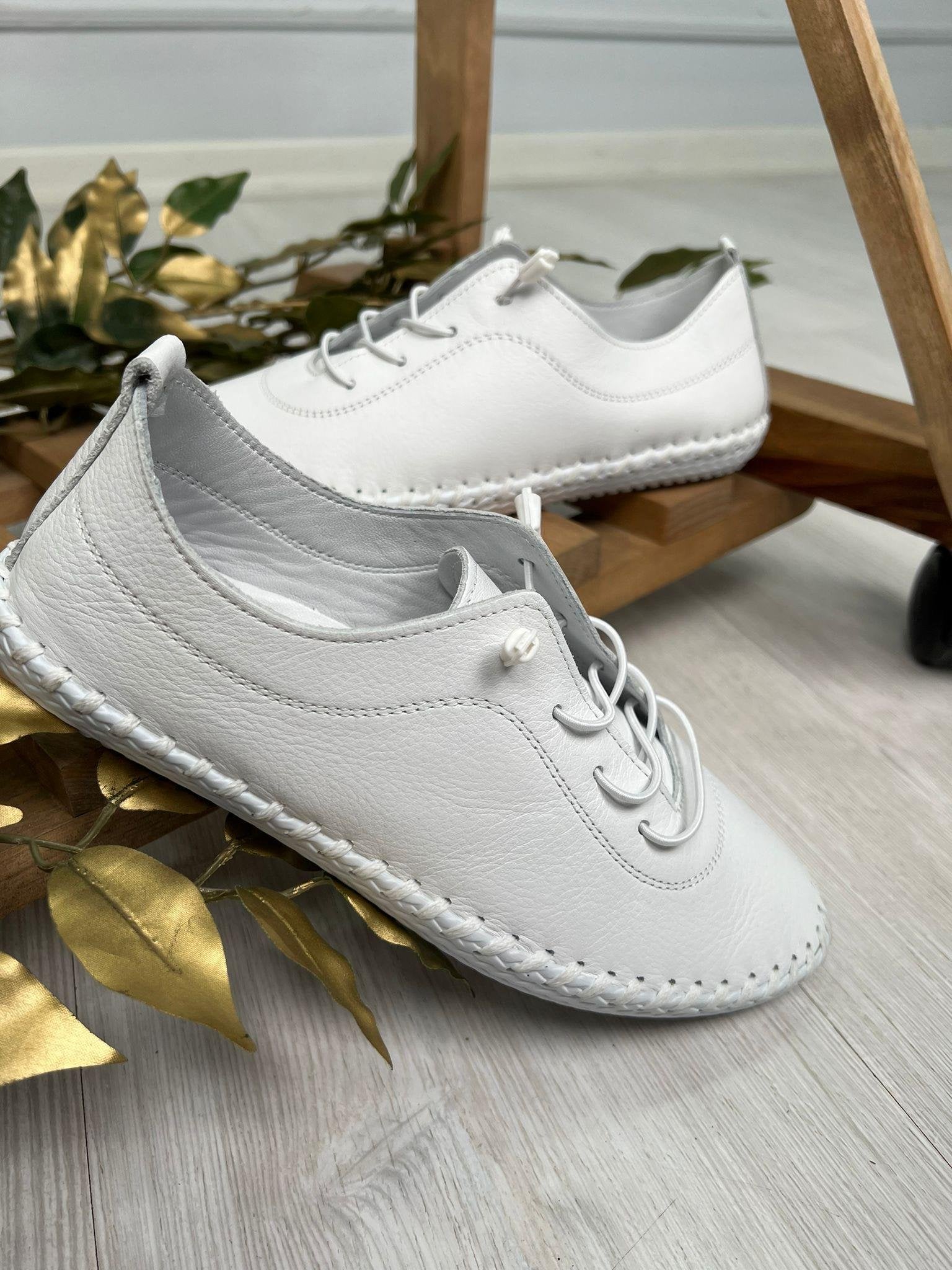 Derinyus 100% Genuine Leather Sandals - White