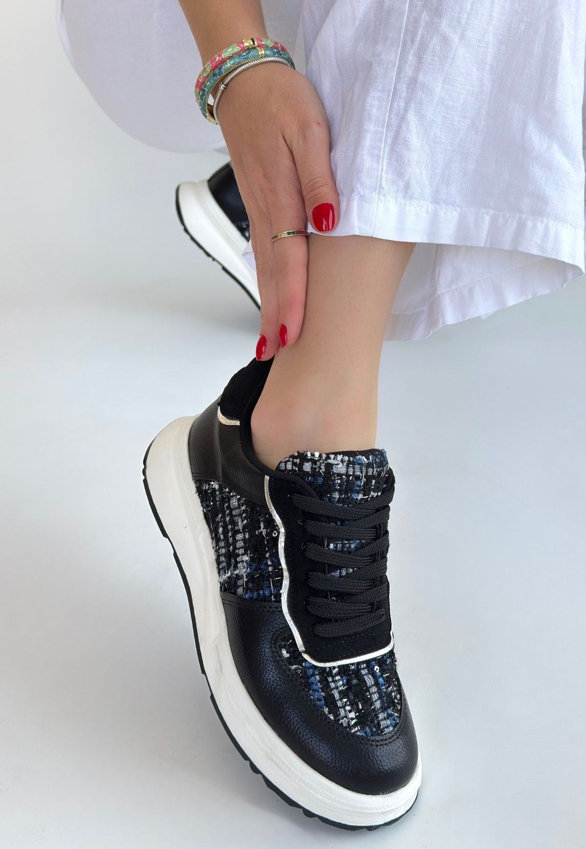 Hawer Premium Siyah Bağcıklı Kumaş Detaylı Spor Ayakkabı