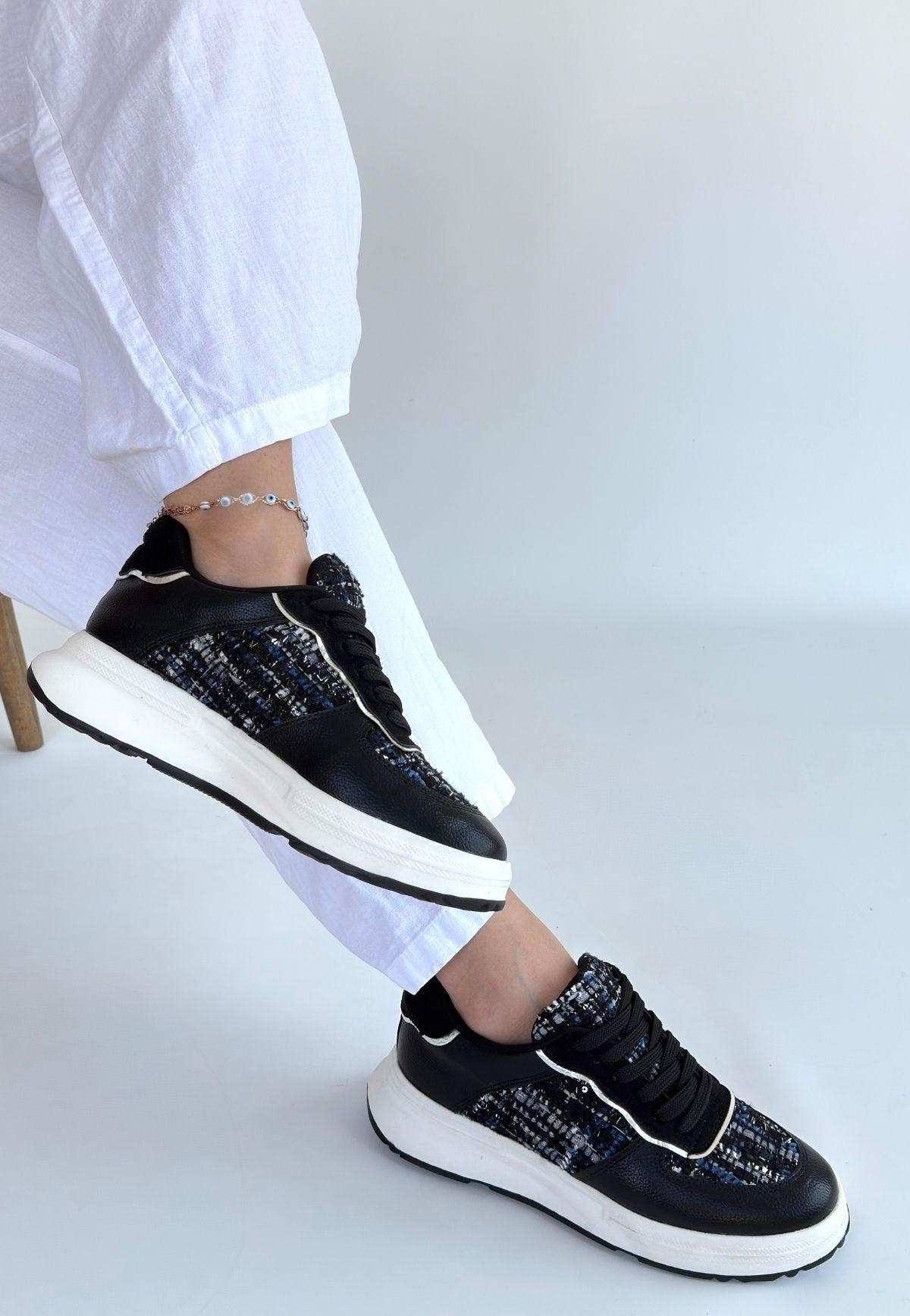 Hawer Premium Siyah Bağcıklı Kumaş Detaylı Spor Ayakkabı