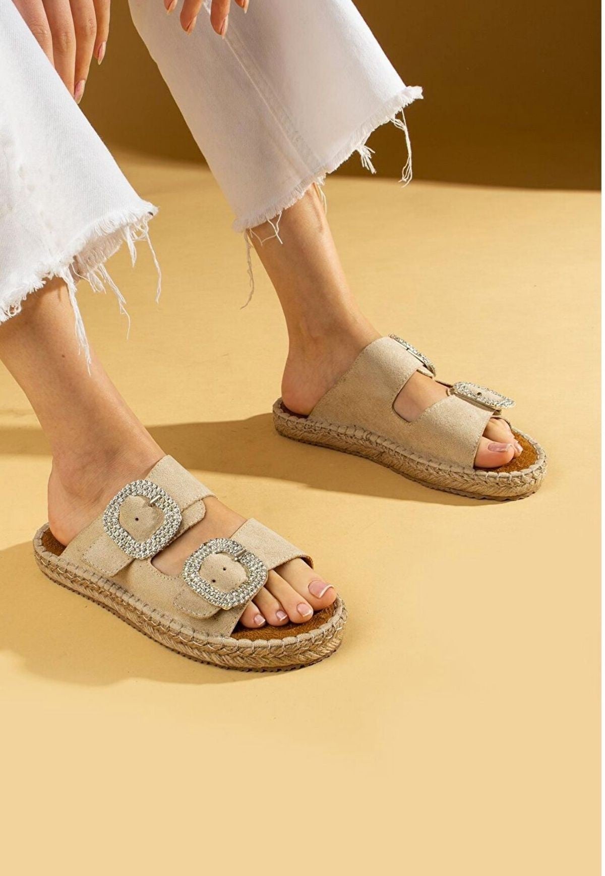 Hertas Premium Kadın Bej Süet Kristal Çift Toka Poli Rahat Hasır Taban Terlik