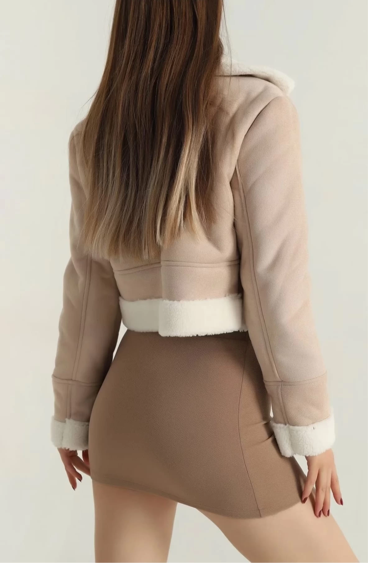 İçi Kürklü Dışı Süet Kısa Kaban Bej