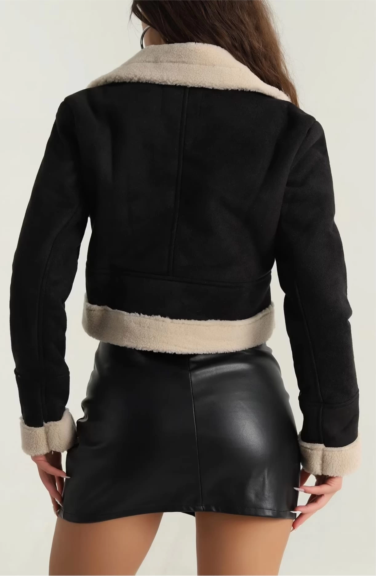 İçi Kürklü Dışı Süet Kısa Kaban Siyah