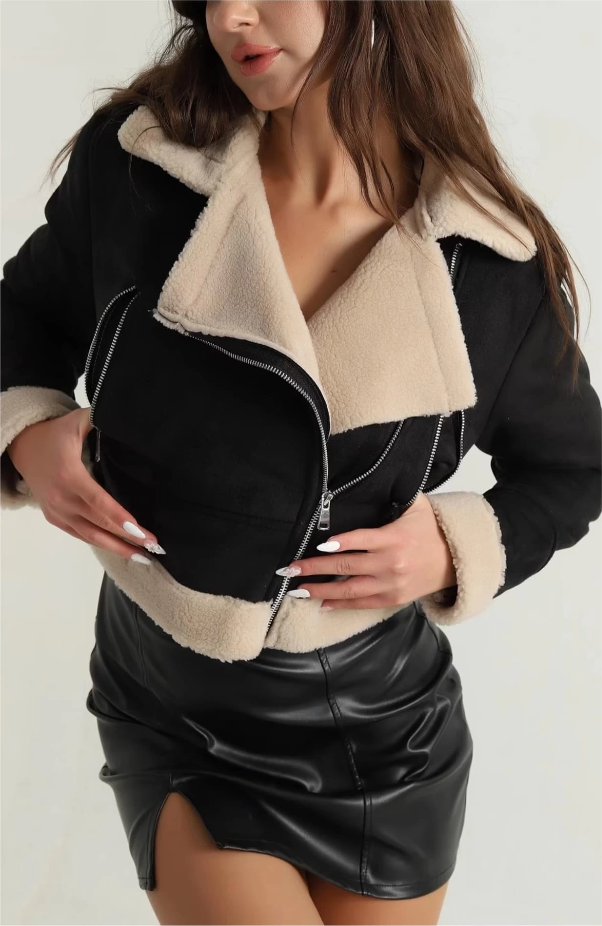 İçi Kürklü Dışı Süet Kısa Kaban Siyah