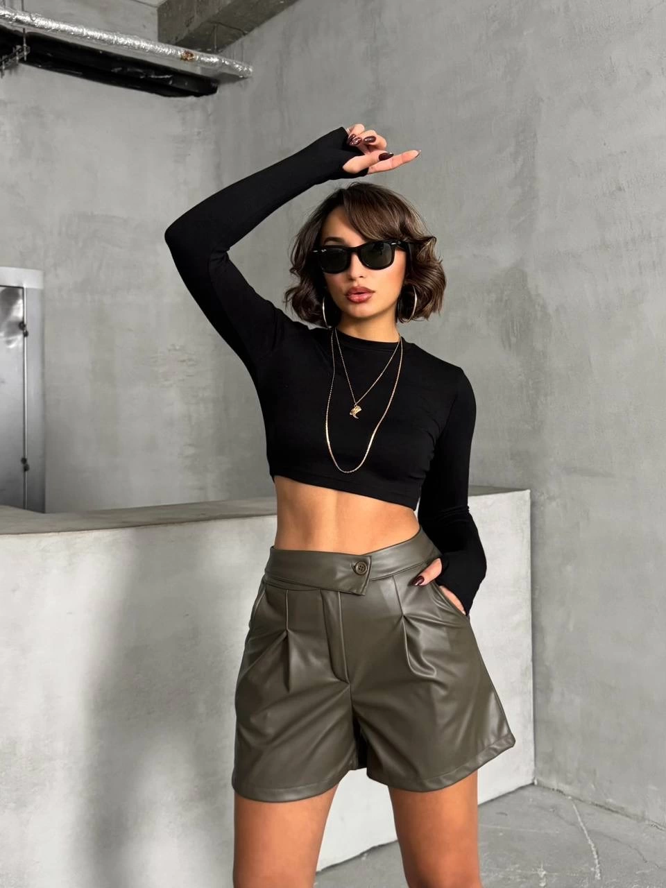 İki Düğmeli Pileli Şort Haki