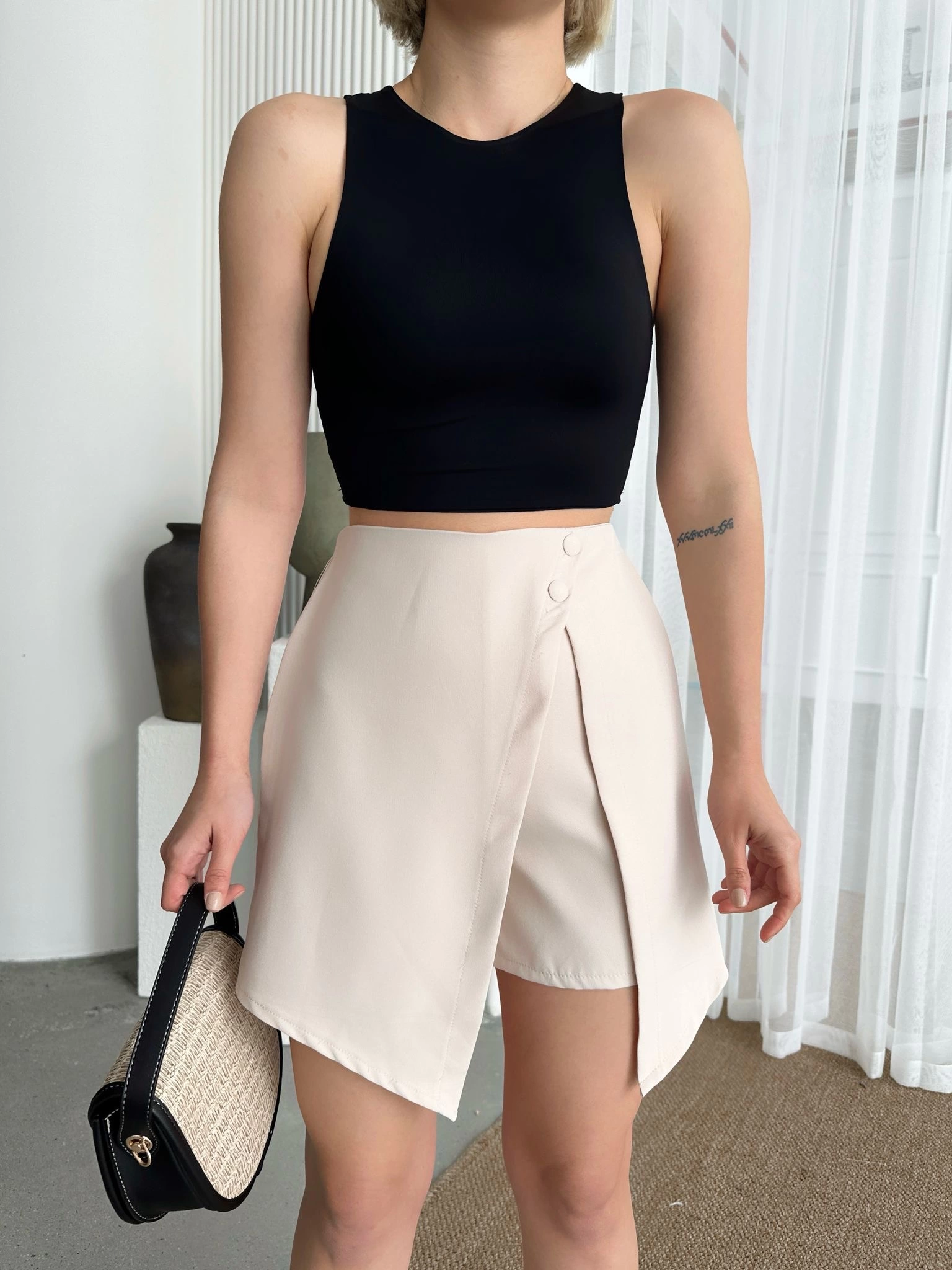 İki Düğmeli Şort Etek Bej