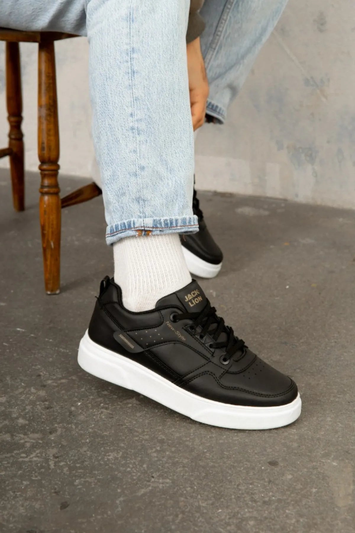 JACK Casual Comfortable Thick Sole Black White Men's Sneakers