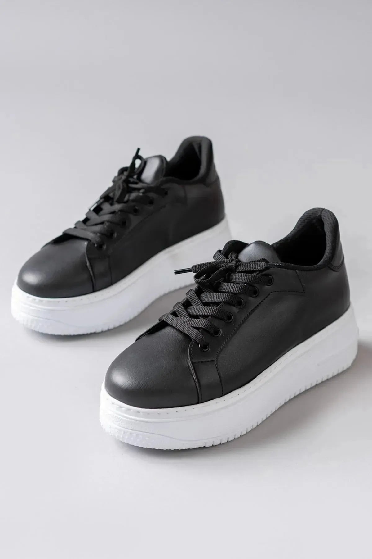 Luke Black White Lace-Up Basic Women's Sneakers