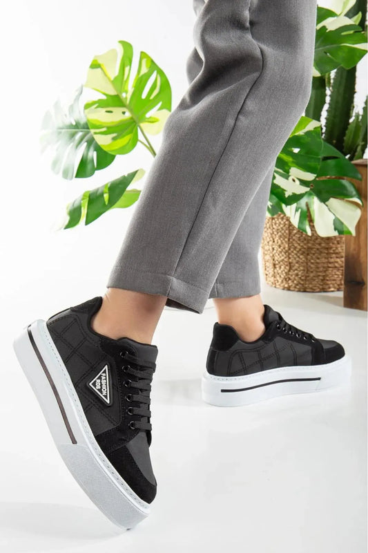Zera Premium Ortopedik Siyah Beyaz Bağcıklı Kadın Sneaker