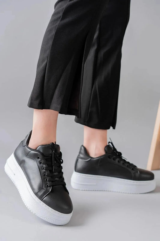 Luke Siyah Beyaz Bağcıklı Basic Kadın Sneaker