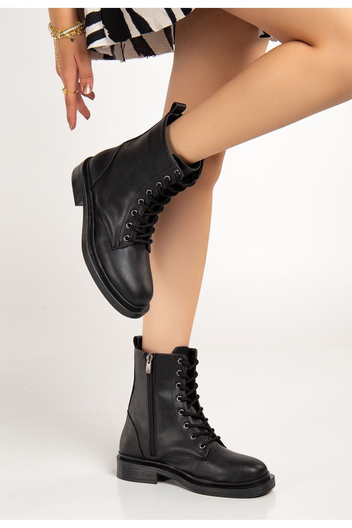 ZRİN-2289 Premium Siyah Bağcıklı Fermuarlı Günlük Kadın Bot