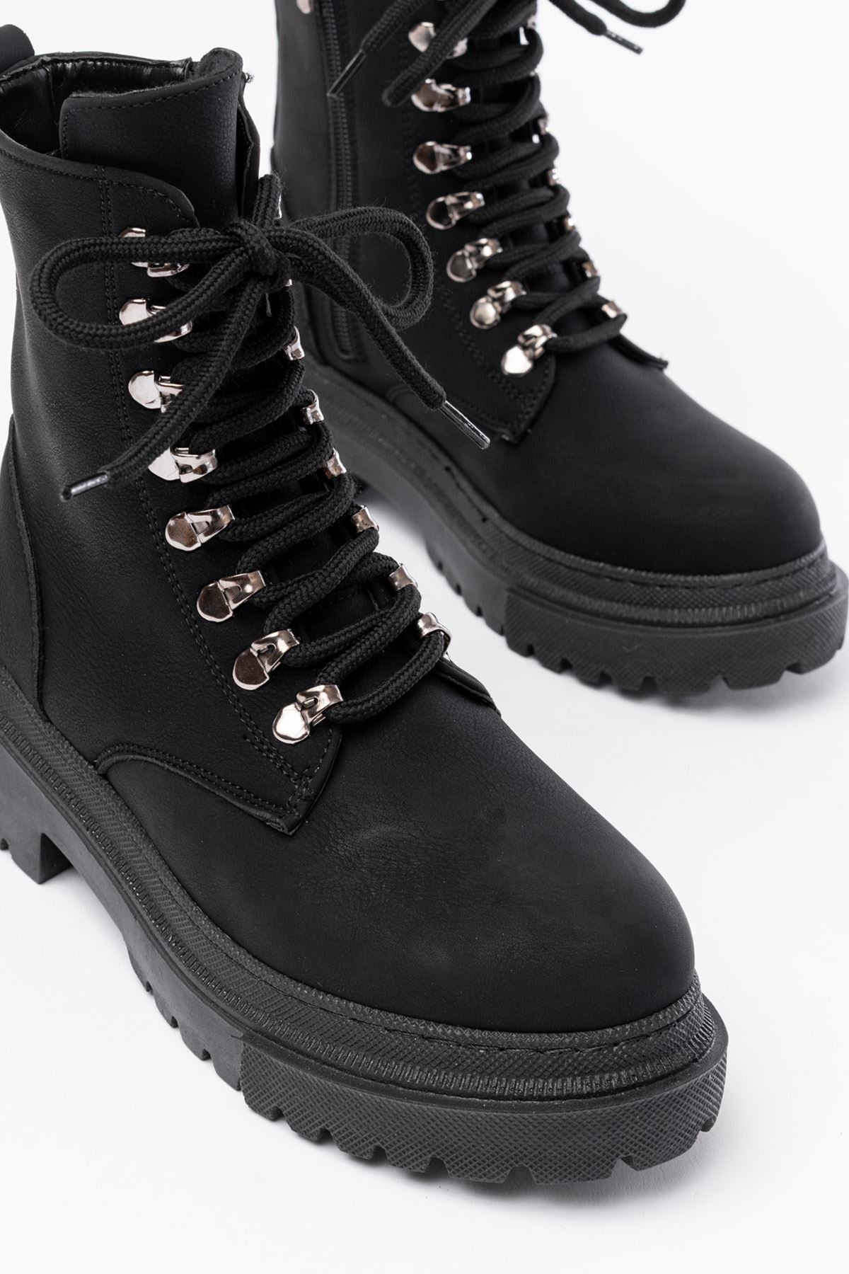 ZRİN-2121 Premium Siyah Zümrüt Bağcıklı Fermuarlı Günlük Kadın Bot