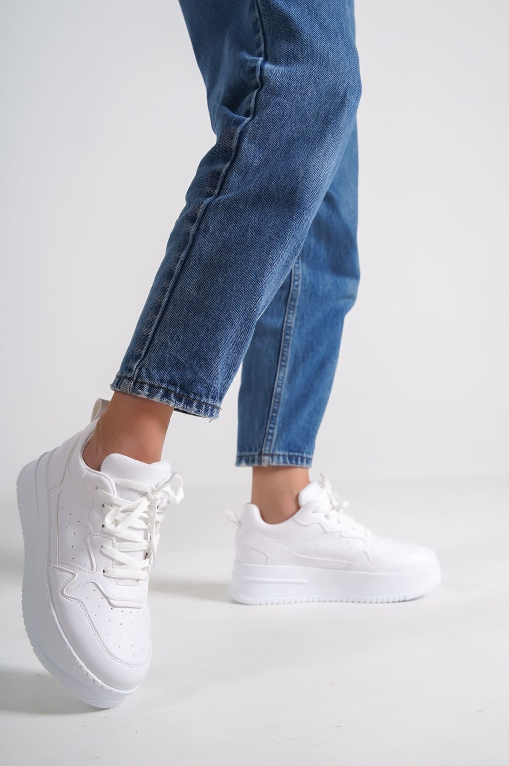 ALESSI Lace-Up Cool Women's Sneakers White Sports Shoes