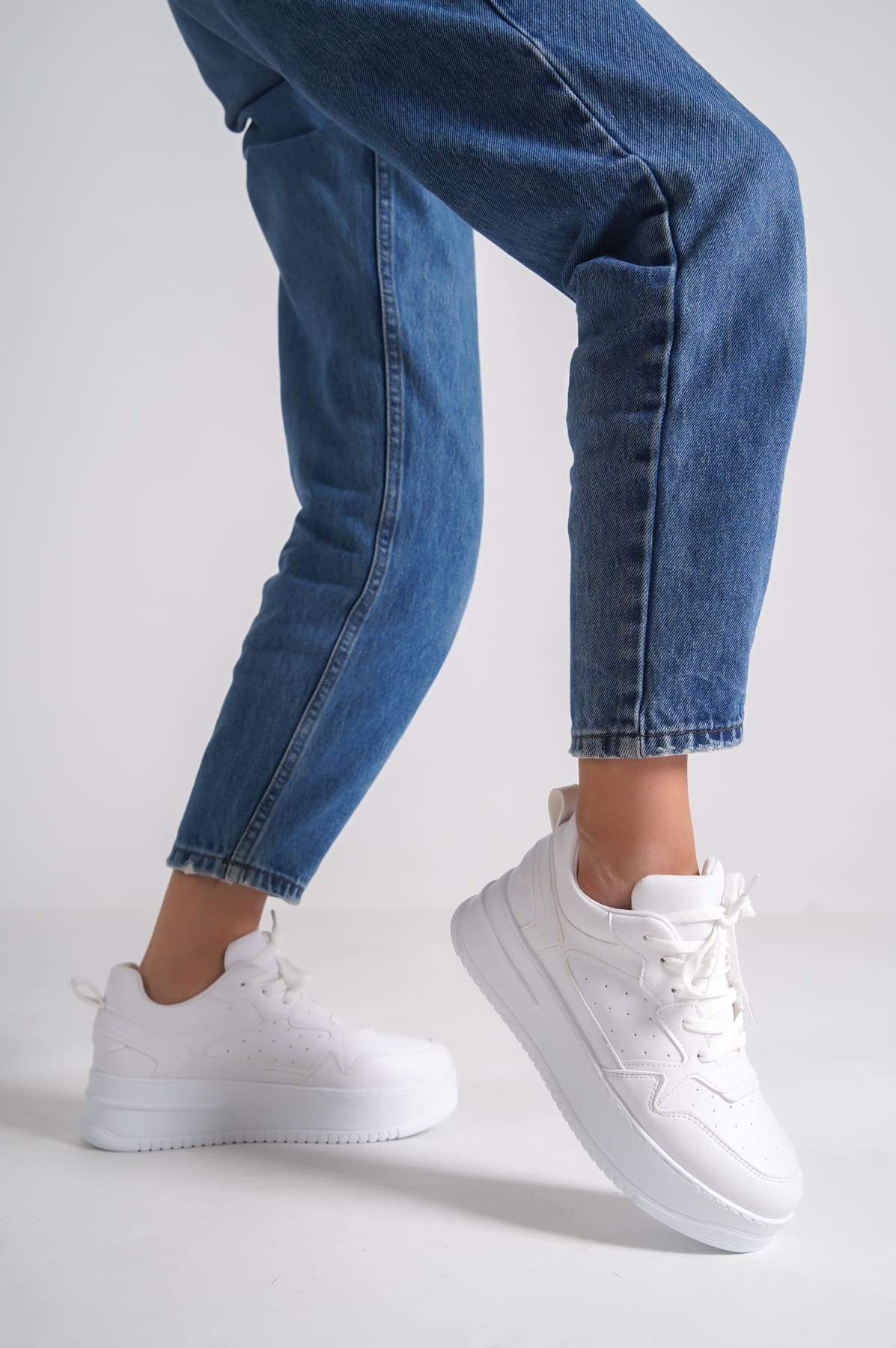 ALESSI Lace-Up Cool Women's Sneakers White Sports Shoes
