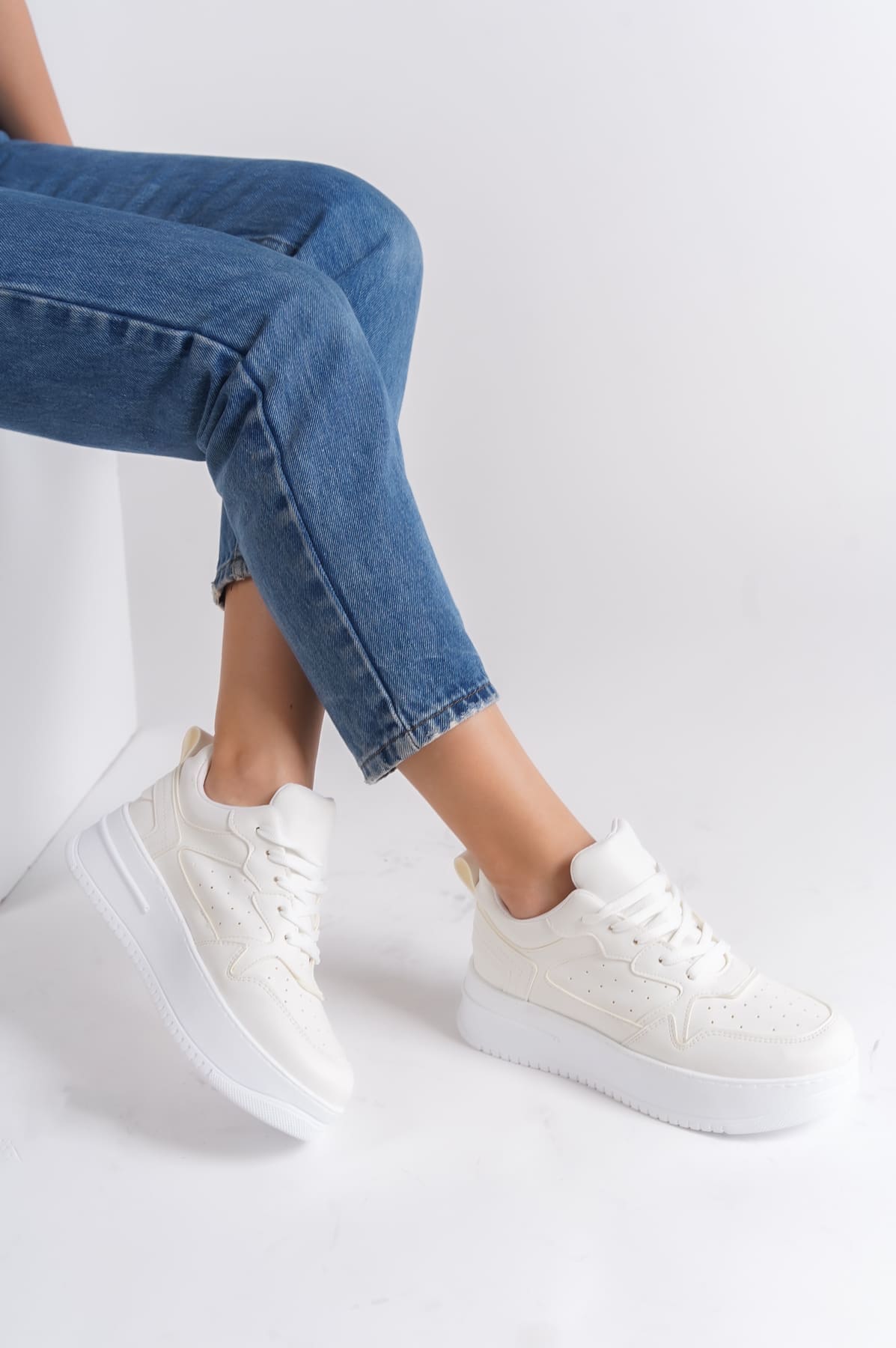 ALESSI Lace-Up Cool Women's Sneakers Off-White Sports Shoes