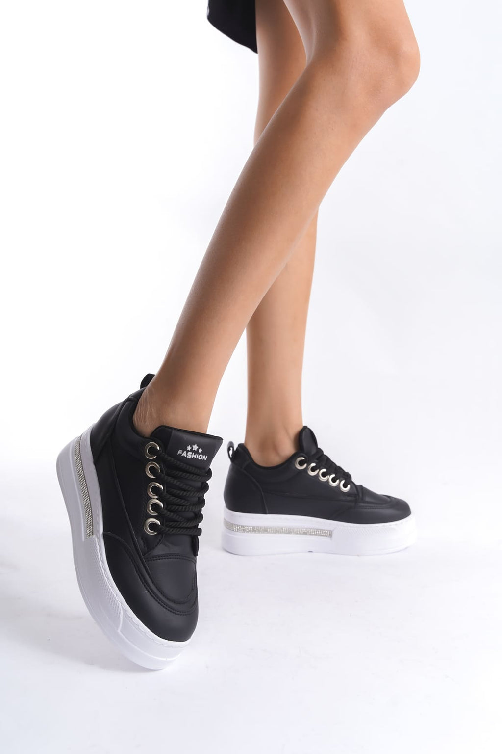 Lunora Premium Yüksek Taban Siyah Beyaz 8 cm Gizli Topuk Kadın Sneaker