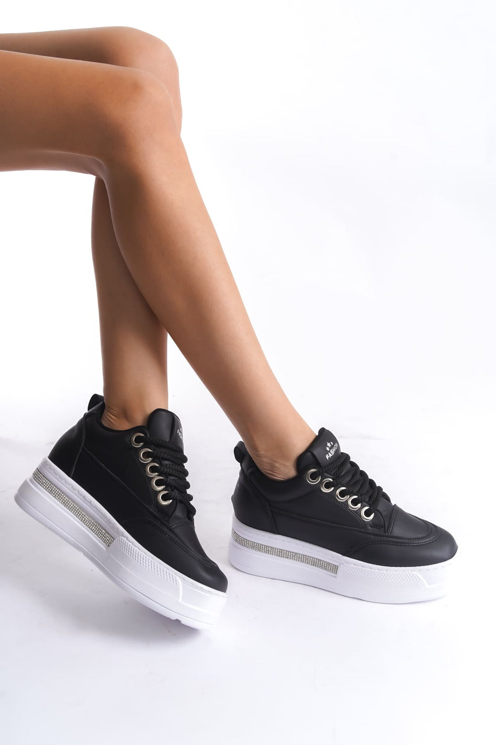 Lunora Premium Yüksek Taban Siyah Beyaz 8 cm Gizli Topuk Kadın Sneaker