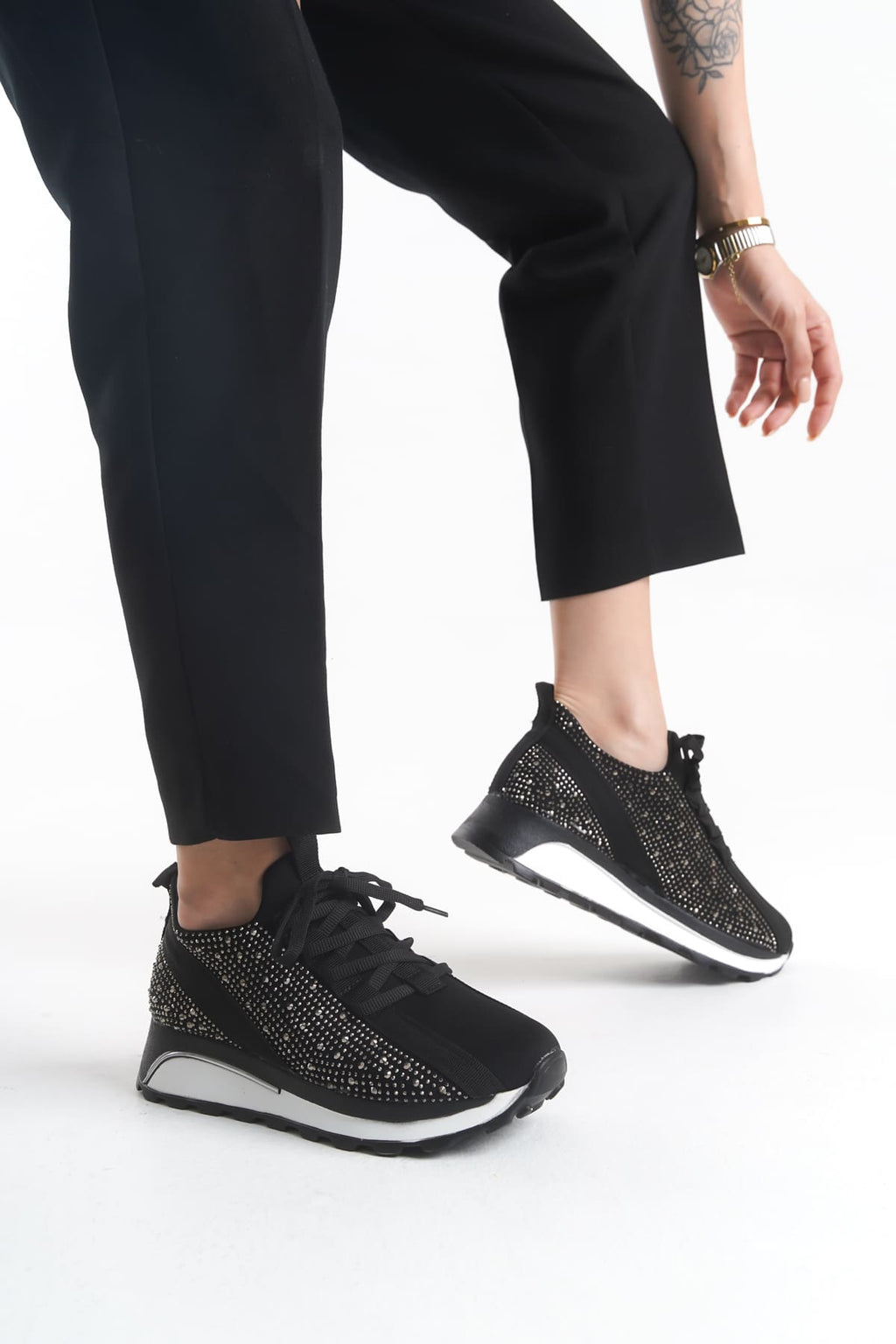 ALYA Bağcıklı Ortopedik Taban Taşlı Kadın Sneaker Spor Ayakkabı - Siyah