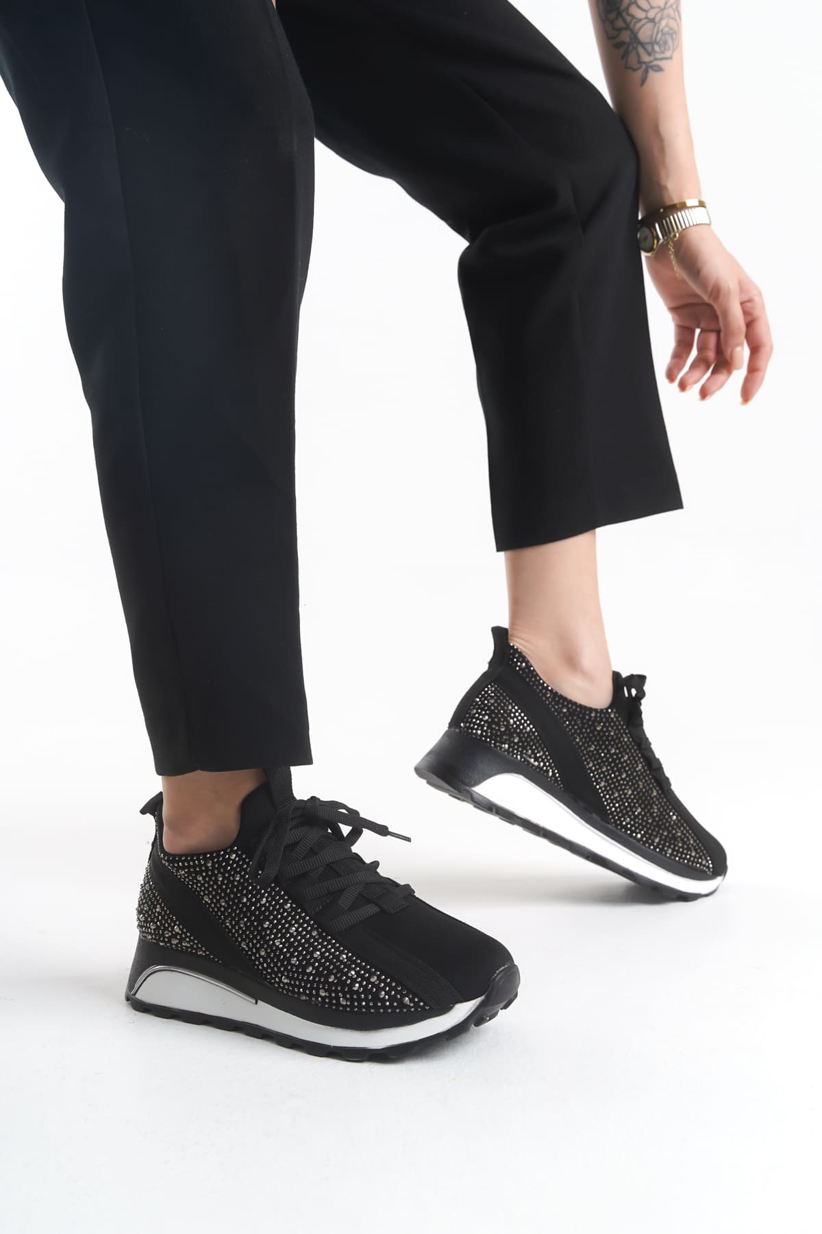 ALYA Bağcıklı Ortopedik Taban Taşlı Kadın Sneaker Spor Ayakkabı - Siyah