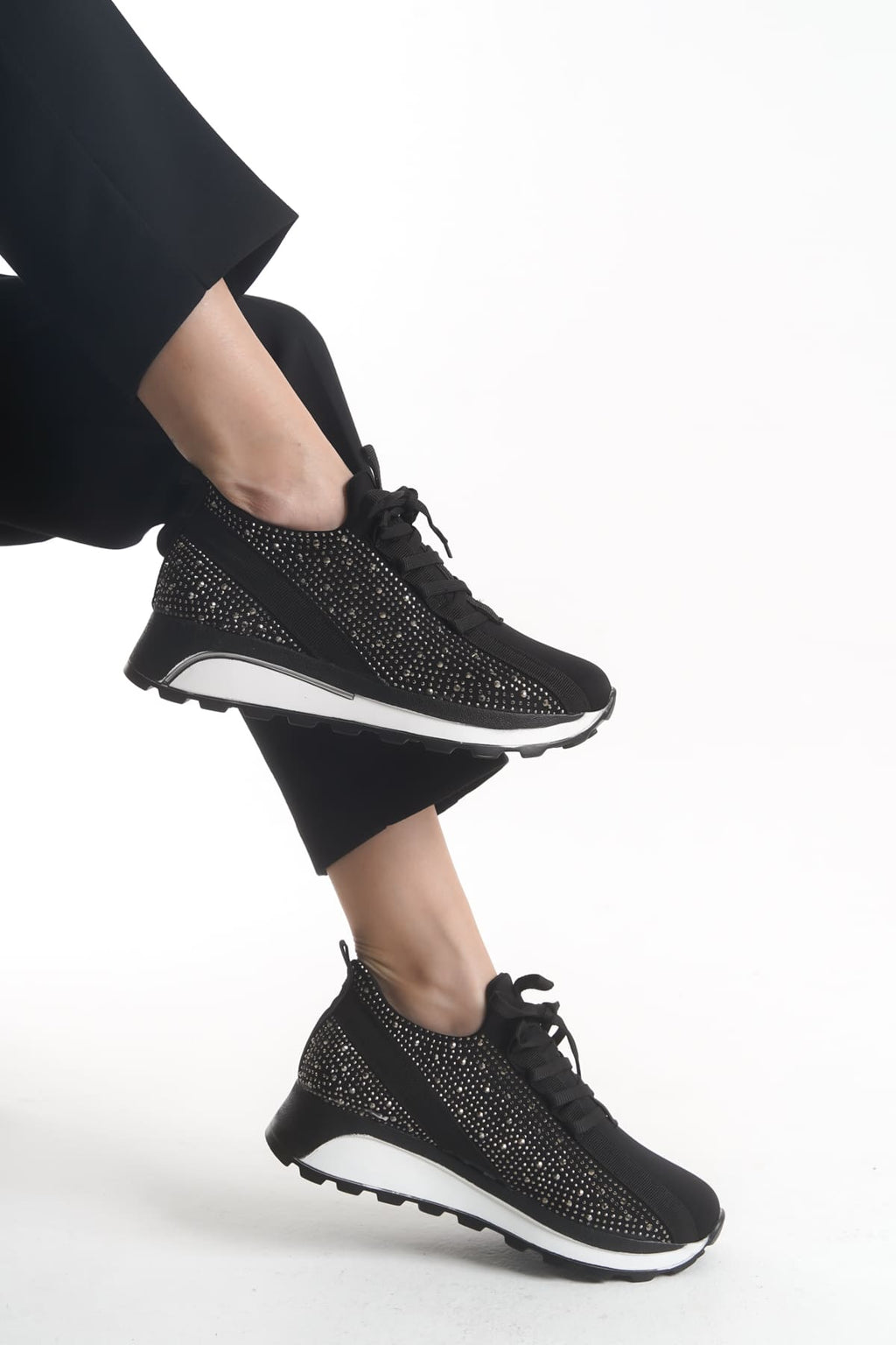 ALYA Bağcıklı Ortopedik Taban Taşlı Kadın Sneaker Spor Ayakkabı - Siyah