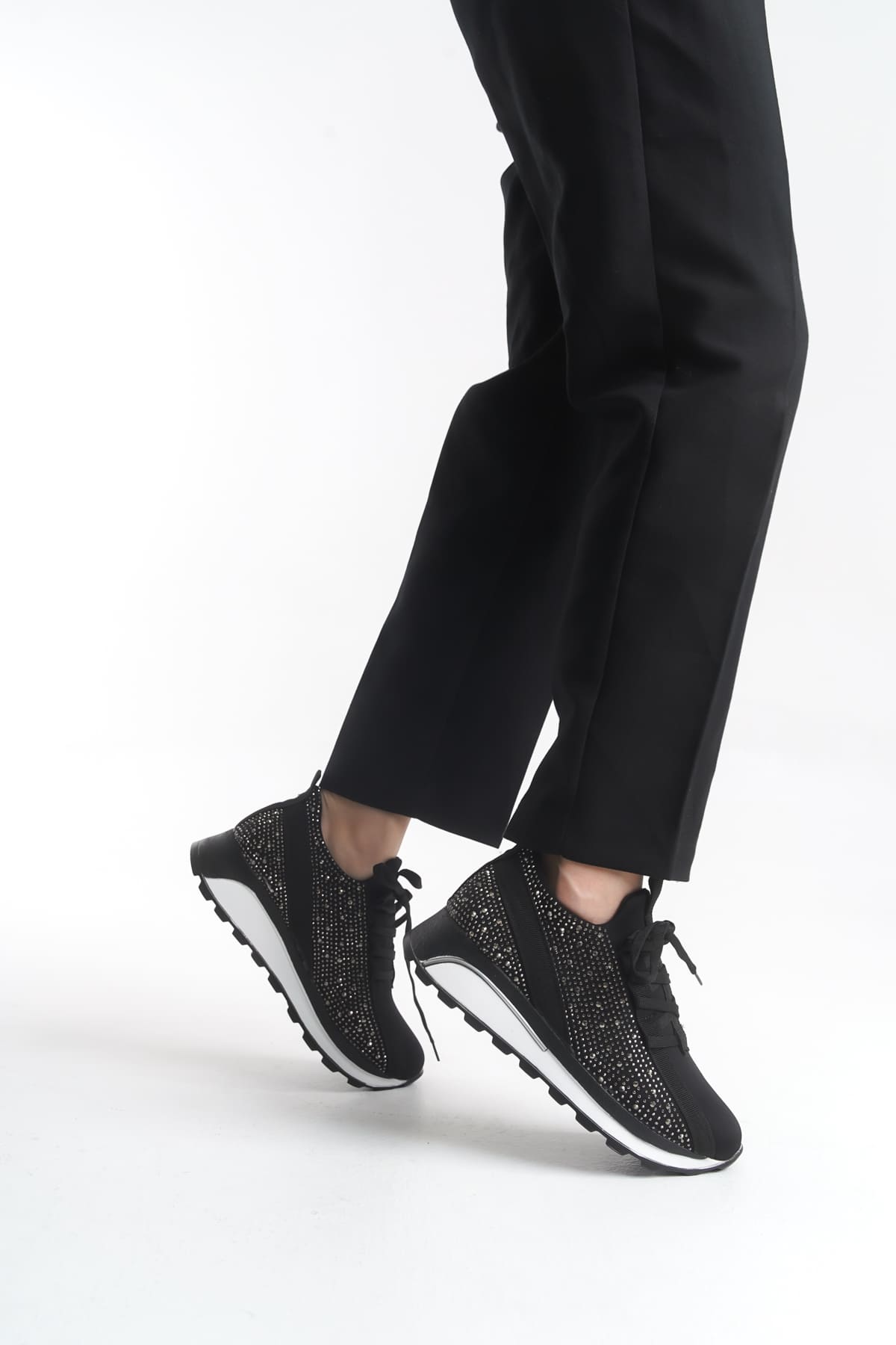 ALYA Bağcıklı Ortopedik Taban Taşlı Kadın Sneaker Spor Ayakkabı - Siyah