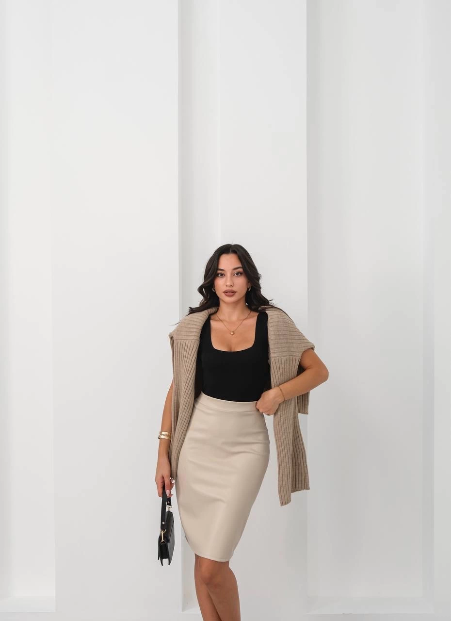 Arkadan Yırtmaçlı Kalem Etek Bej