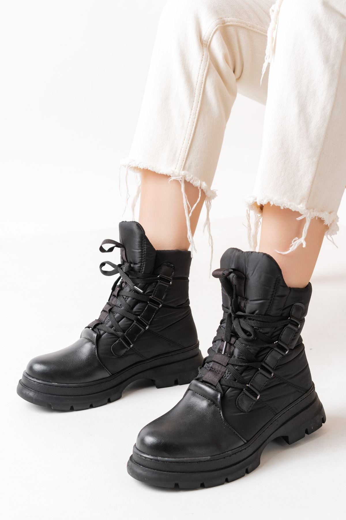 Siyah Bağcıklı Su Geçirmez Kadın Premium Kar Botu