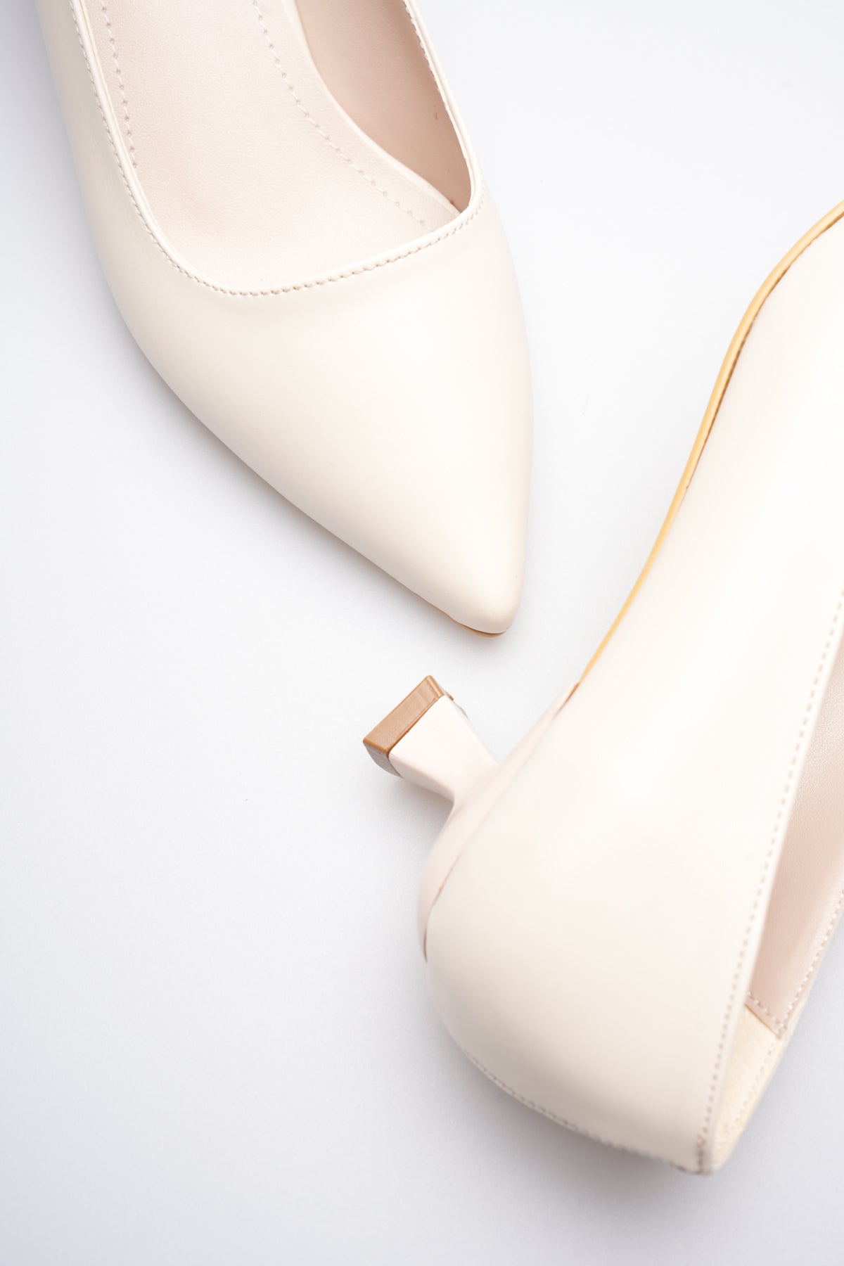 ZR20MS03 Premium Bej Kadın Günlük Kısa Topuklu Stiletto