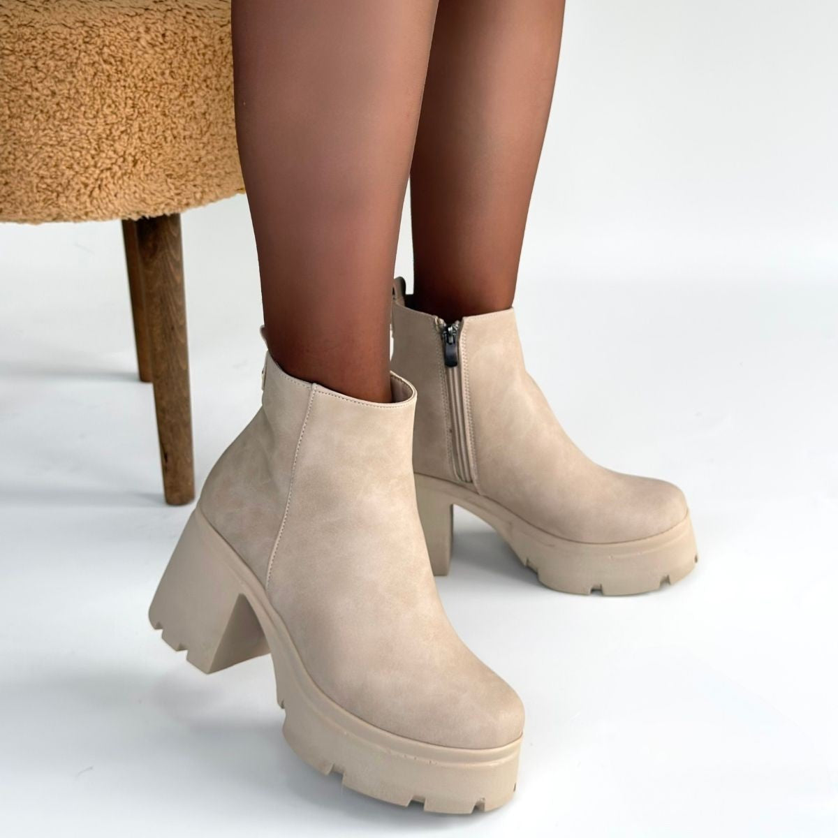 Belay Premium Bej Nubuk Kalın Topuklu Bot