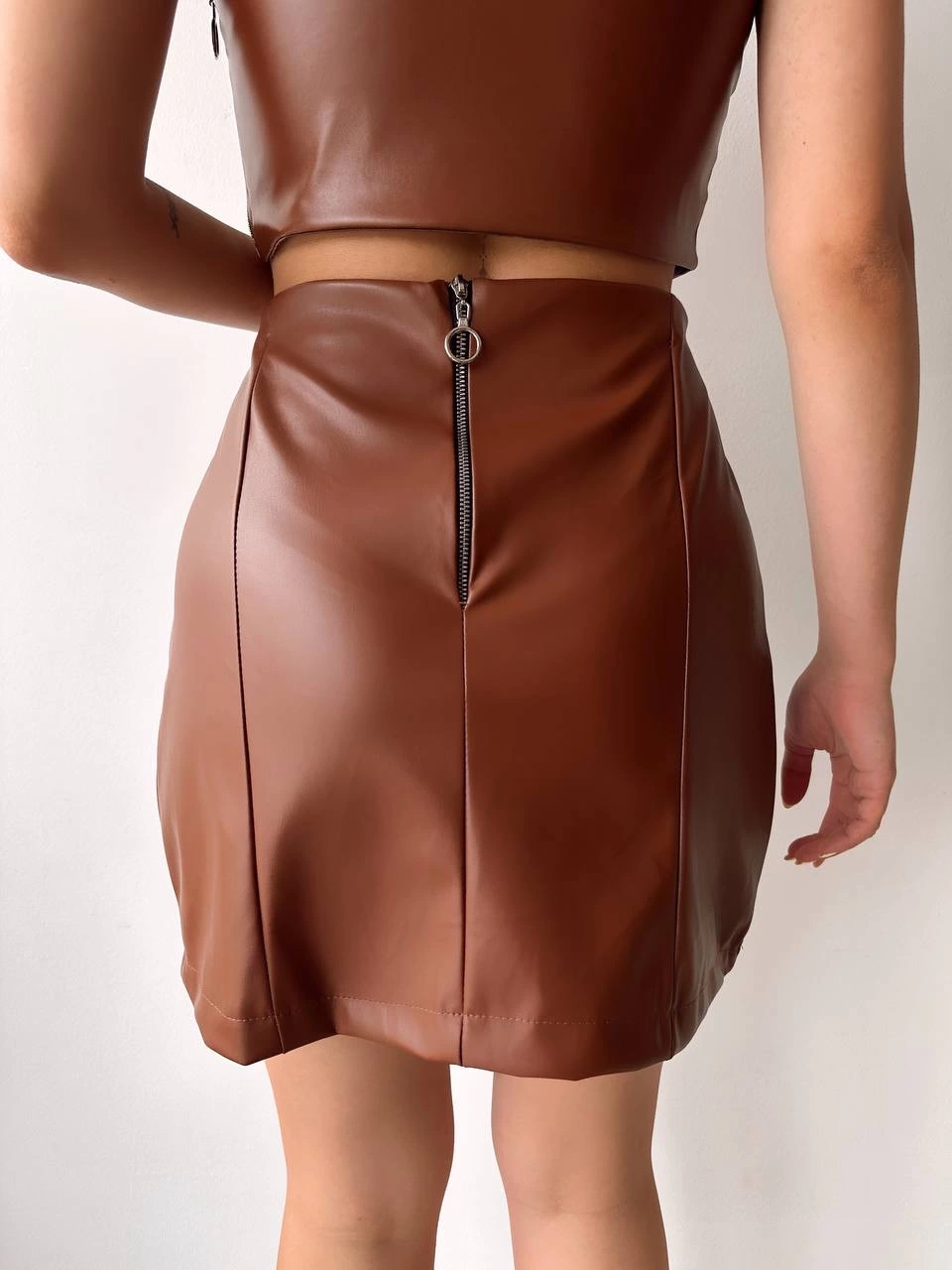 Beş Düğmeli Oval Deri Etek Kahve