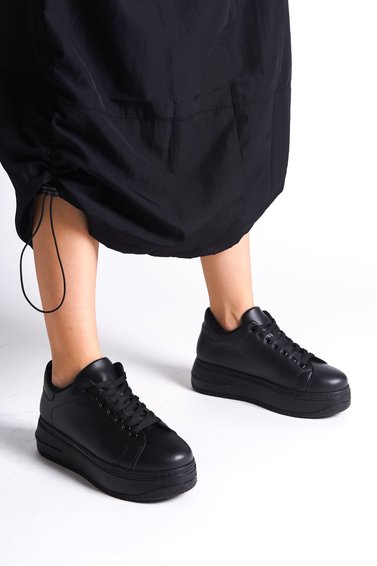 LYON Lace-Up Orthopedic Comfortable White Women's Sneakers - Black