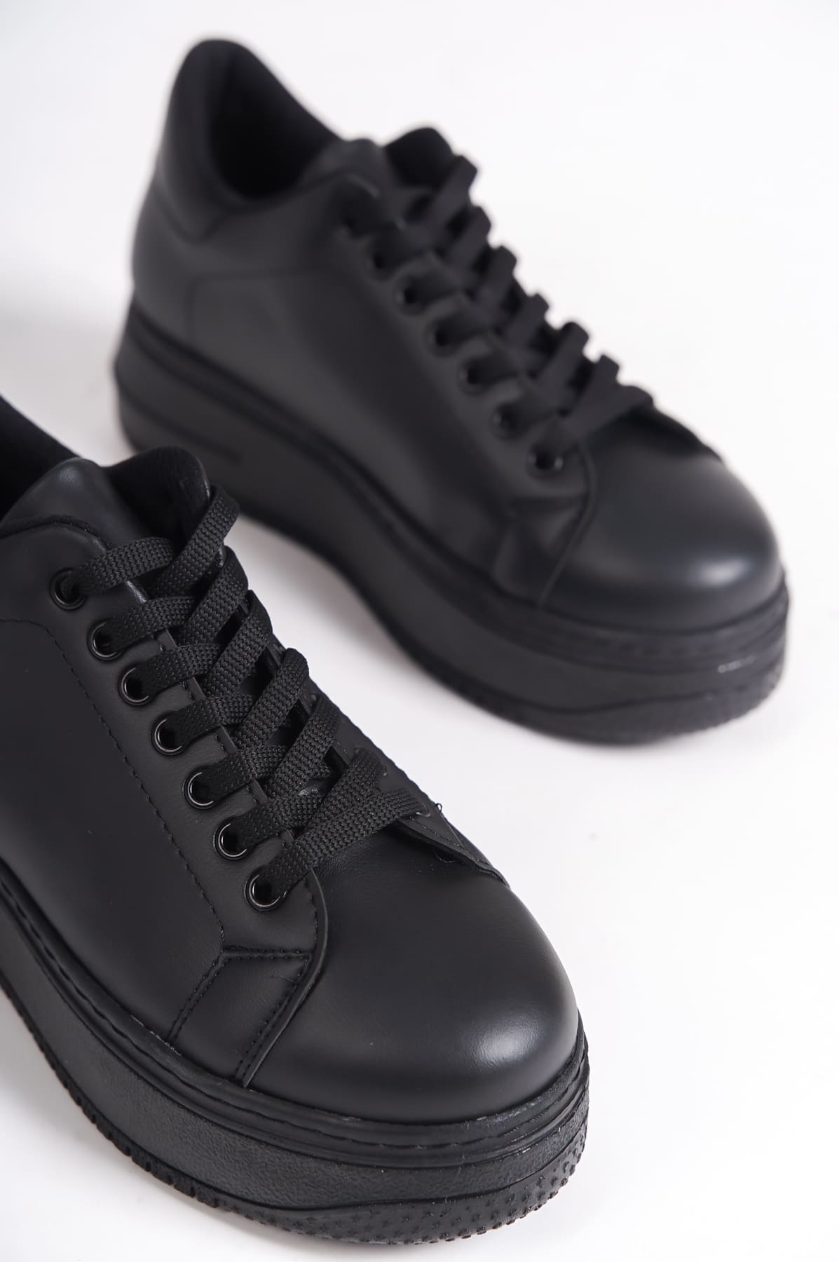 LYON Lace-Up Orthopedic Comfortable White Women's Sneakers - Black