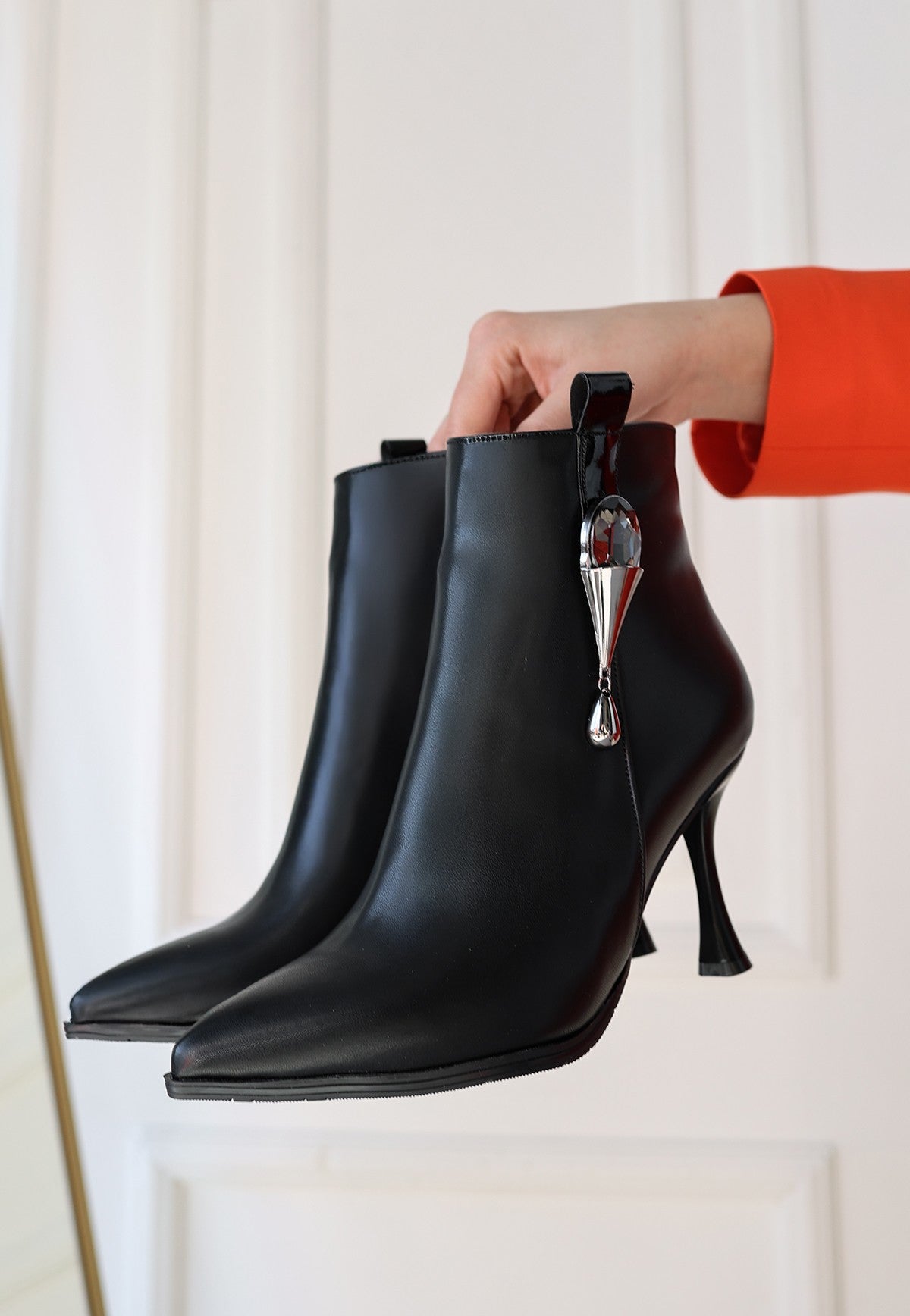 Biort Black Thin Heel Zippered Boots