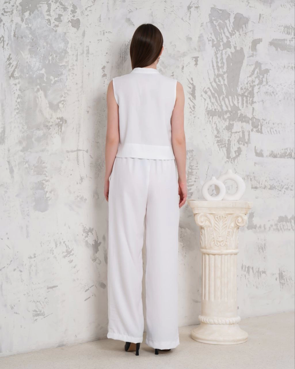 Brooch Vest and Trousers 2-Piece Set White