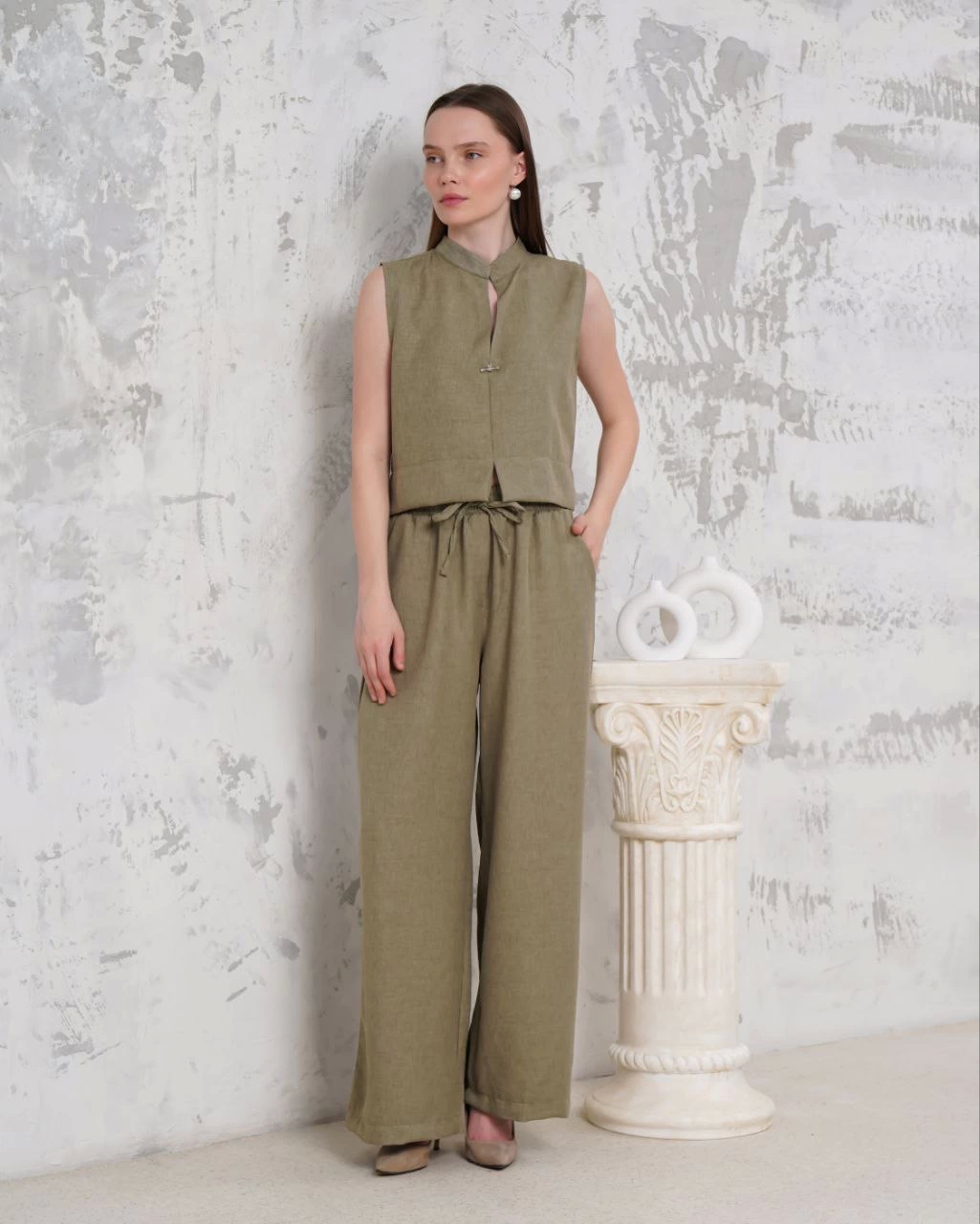 Brooch Vest and Trousers 2-Piece Set Khaki