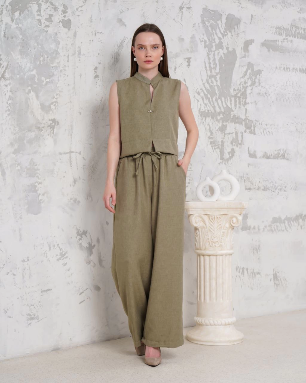 Brooch Vest and Trousers 2-Piece Set Khaki
