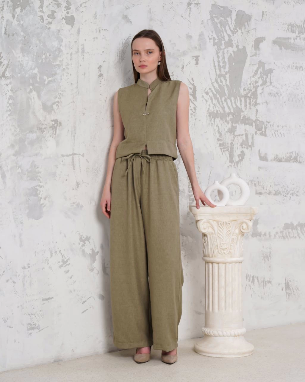 Brooch Vest and Trousers 2-Piece Set Khaki
