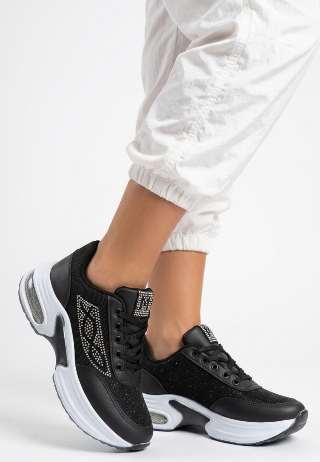 Buli Exclusice Siyah Beyaz Kalın Dolgu Taban Bağcıklı Kadın Sneaker