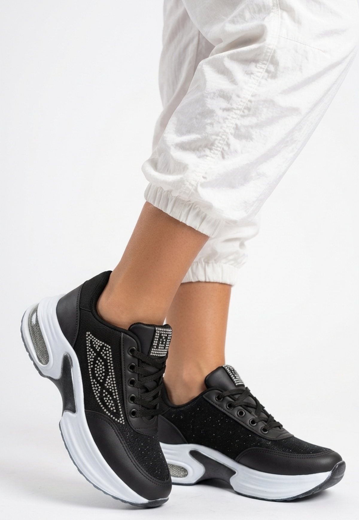 Buli Exclusice Siyah Beyaz Kalın Dolgu Taban Bağcıklı Kadın Sneaker