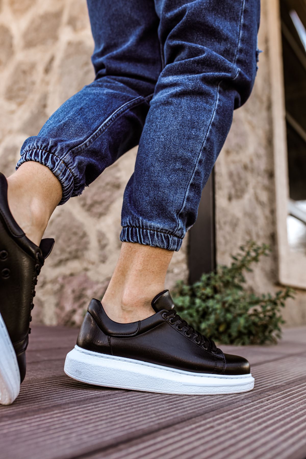 Bull Lace-Up Style Men's Casual Black White Sneakers