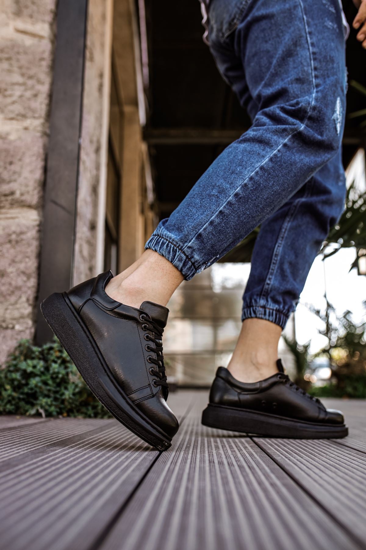 Bull Lace-Up Style Men's Casual Black Sneakers