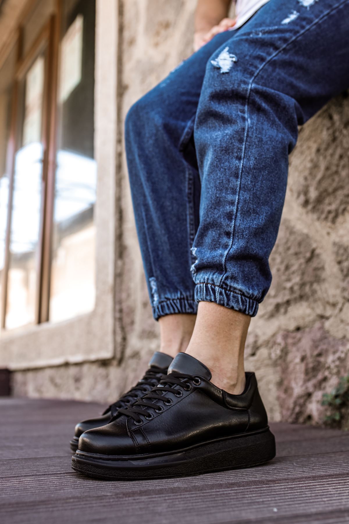 Bull Lace-Up Style Men's Casual Black Sneakers