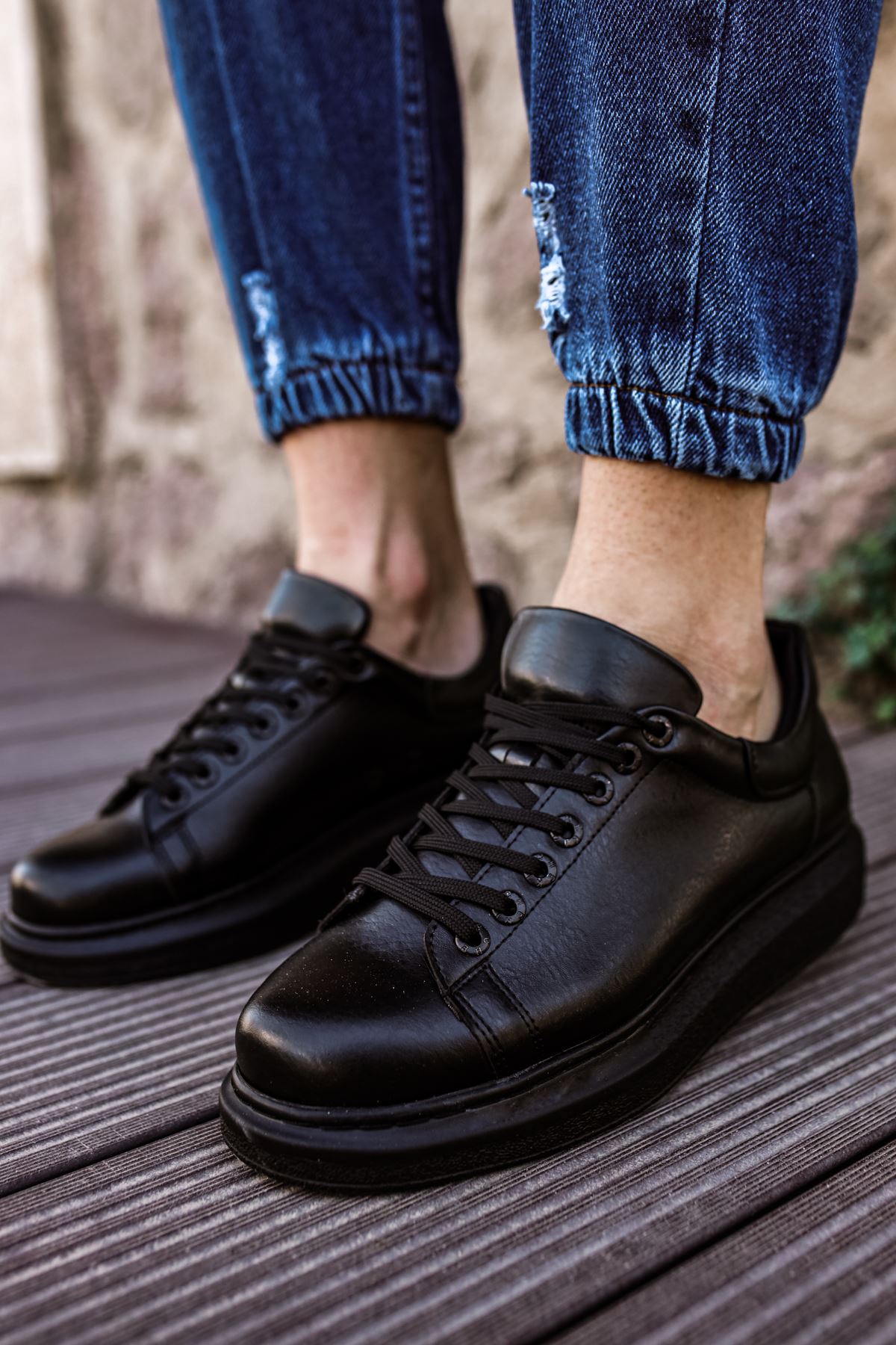 Bull Lace-Up Style Men's Casual Black Sneakers