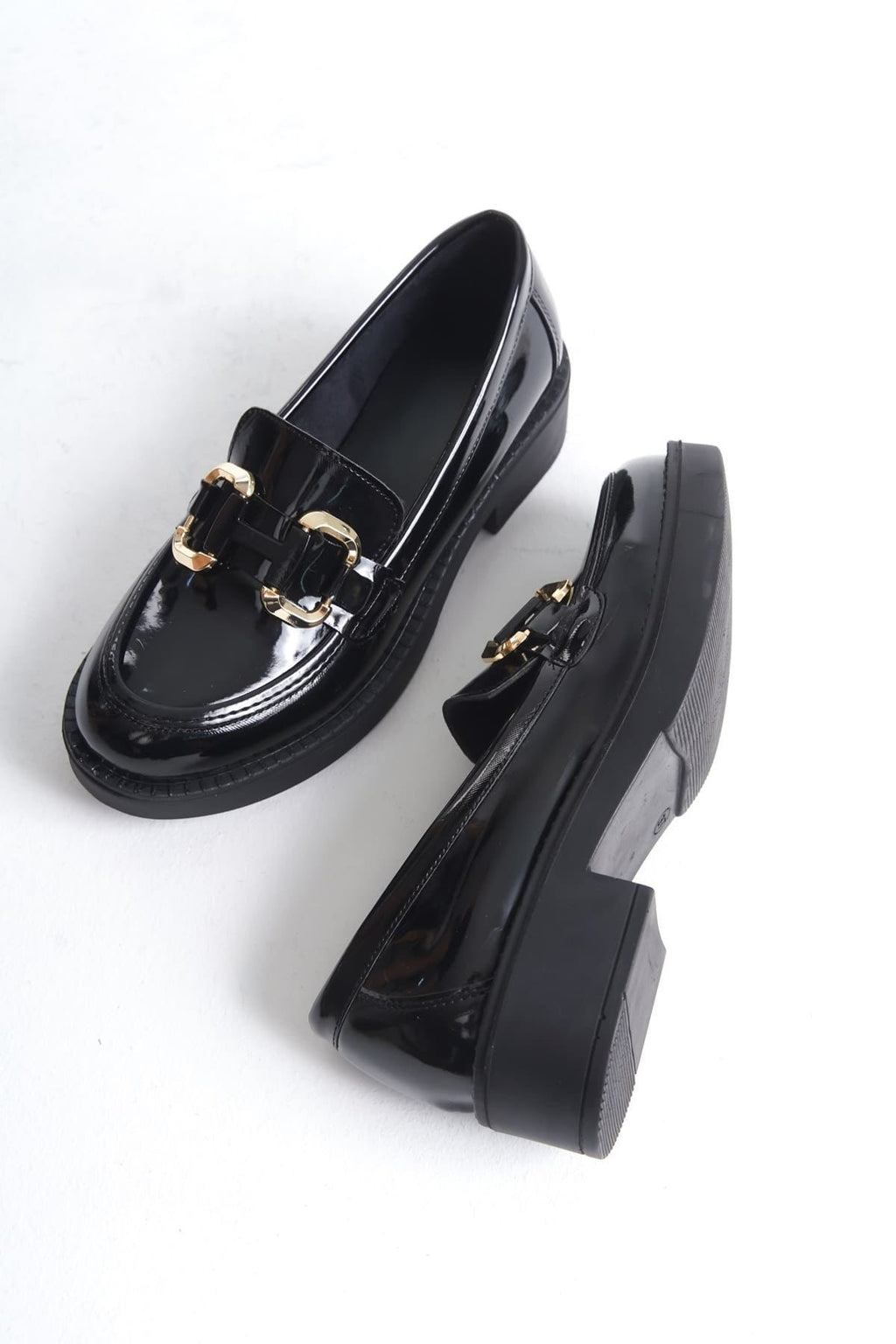 Caro Premium Rugan Siyah Gold Tokalı Kadın Loafer
