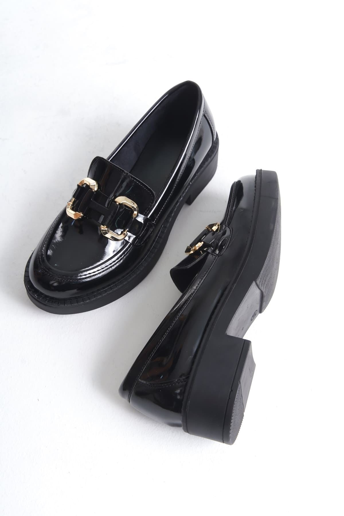 Caro Premium Rugan Siyah Gold Tokalı Kadın Loafer