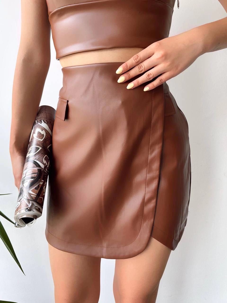 Cep Detaylı Oval Kapaklı Deri Etek Kahve
