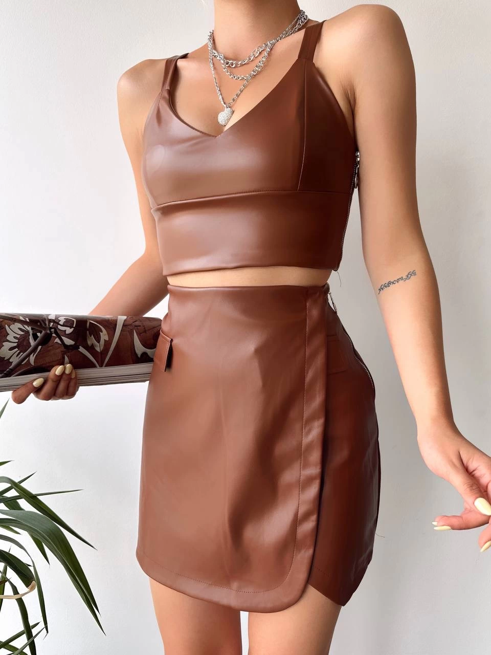 Cep Detaylı Oval Kapaklı Deri Etek Kahve