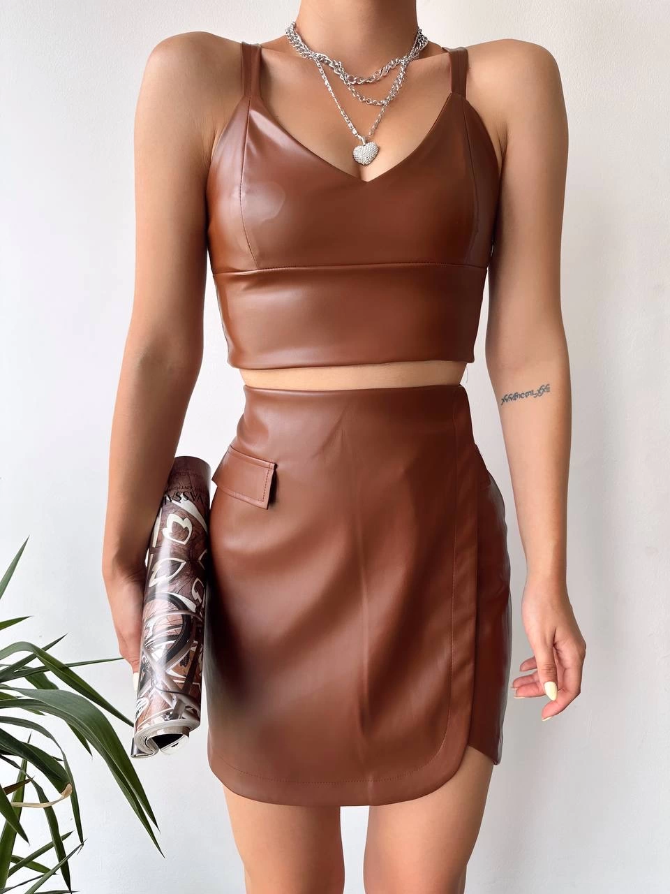 Cep Detaylı Oval Kapaklı Deri Etek Kahve