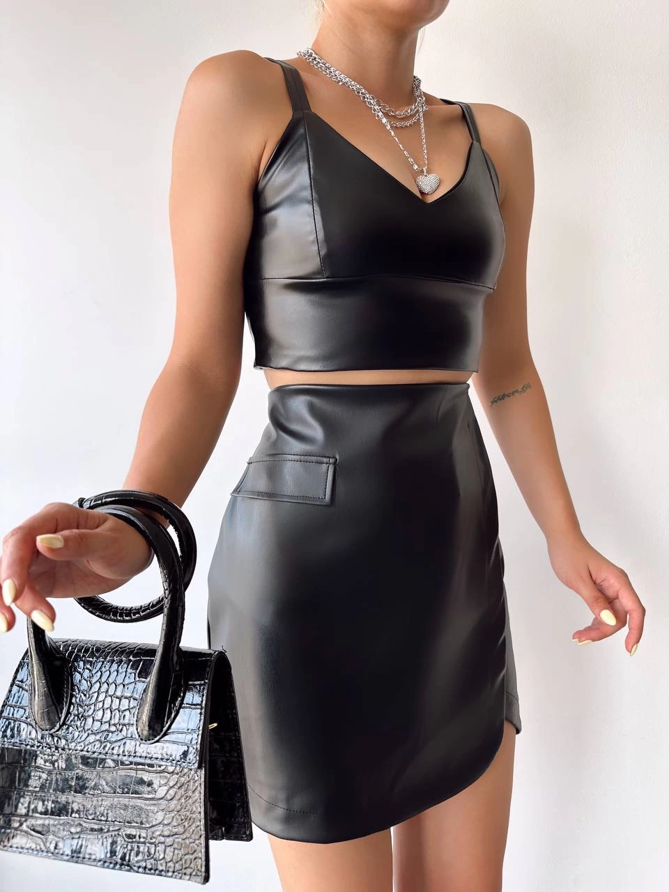 Cep Detaylı Oval Kapaklı Deri Etek Siyah