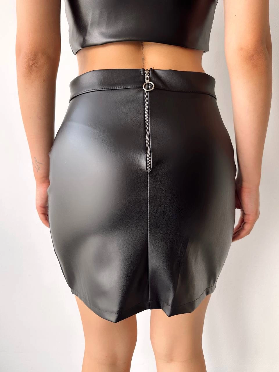 Cep Detaylı Oval Kapaklı Deri Etek Siyah