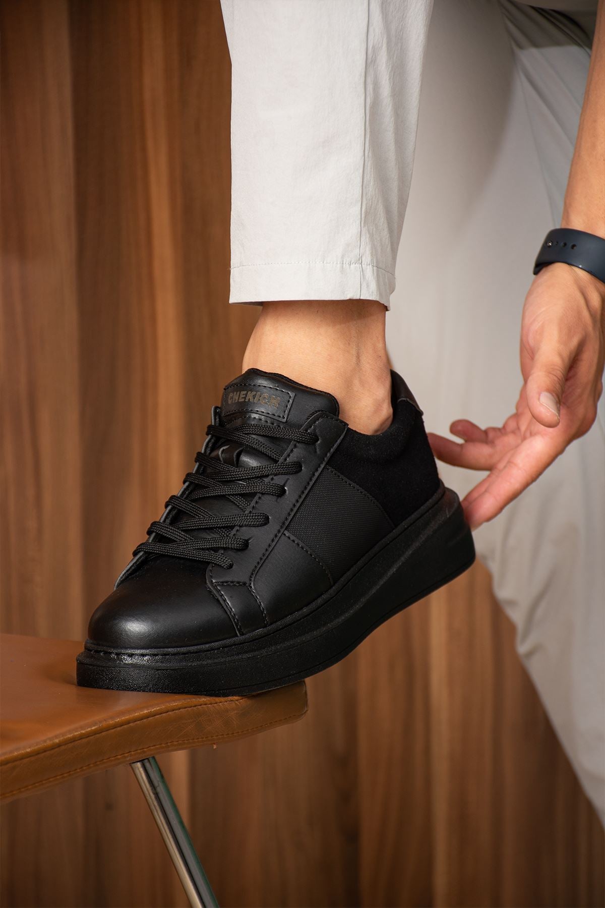 ZRC2627 - Veloura Kalın Taban Bağcıklı Erkek Siyah Sneaker
